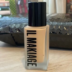 IL MAKIAGE Woke Up Like This Foundation in shade 40